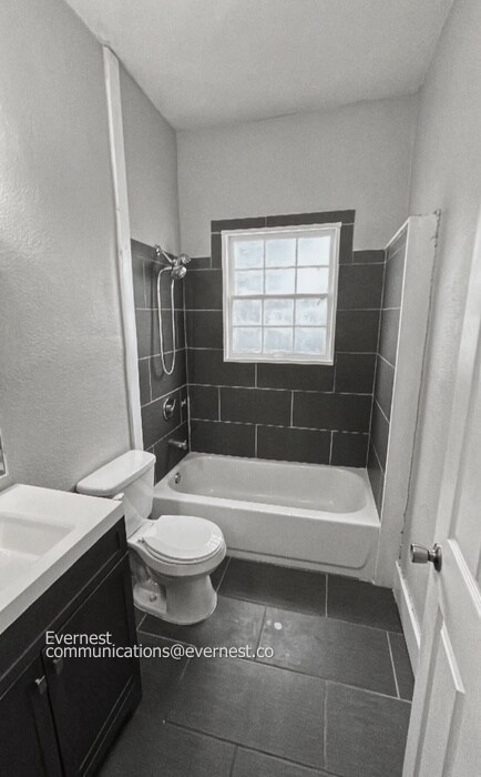 Building Photo - 3 Bed/2 Bath Home with Fenced-in Yard / Available Now!