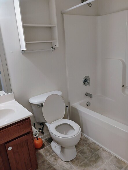Building Photo - 8 Mabel Ln