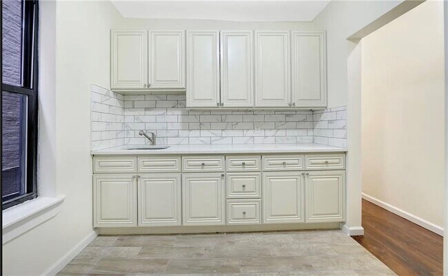 Building Photo - 883 E 165th St