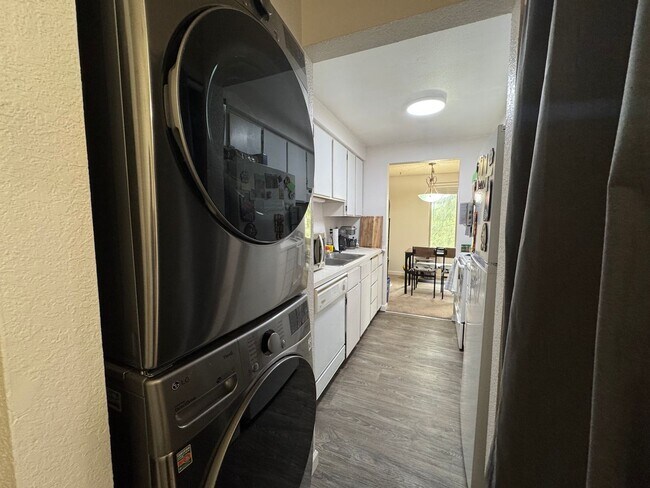 Building Photo - 2 Bedroom Condo Near WWU and Bus Line