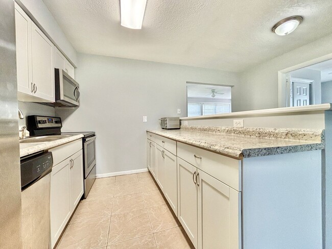 Building Photo - 3BR 1BA Annual Unfurnished Rental Availabl...