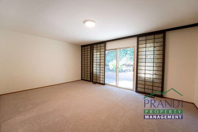 Building Photo - 20 Portola Ave