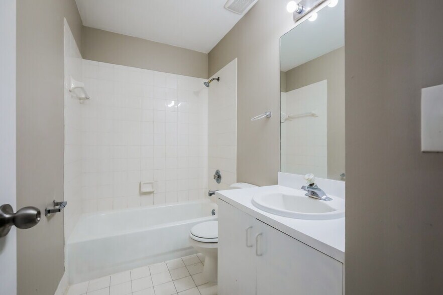 Building Photo - 3372 Orinoco Ln