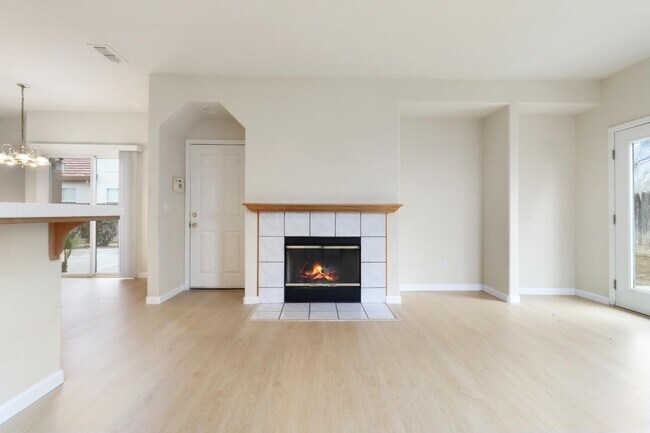 Building Photo - AVAILABLE NOW: HOME IN THE WESTERN EDGE OF...