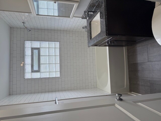 Building Photo - 6521 N Seeley Ave