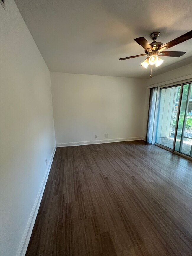 Building Photo - 500 E Riverside Dr