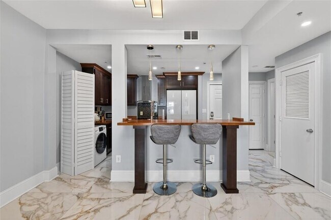 Building Photo - 1074 Peachtree Walk NE