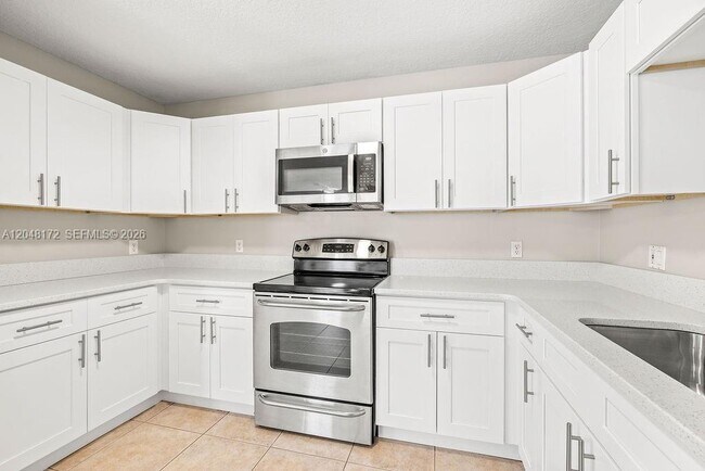Building Photo - 1542 N Lawnwood Cir