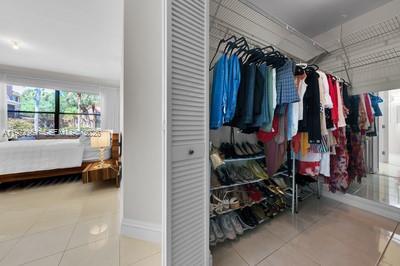 Building Photo - 15533 N Miami Lakeway