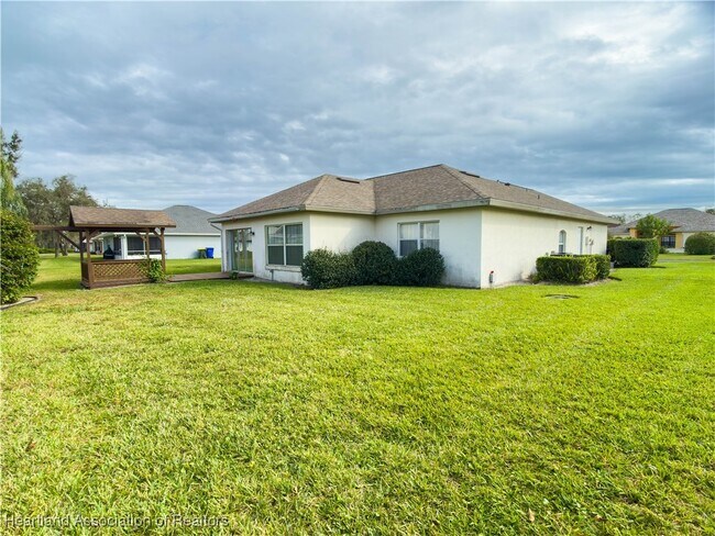 Building Photo - 2508 Manor Dr