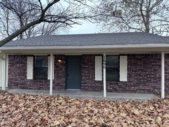 Primary Photo - 1690 Henegar Dr