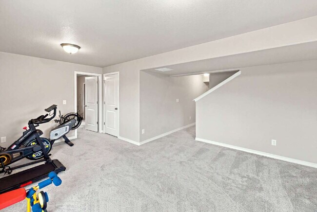 Building Photo - Beautiful 2025-Built 5 Bedroom Home with Finished Walk-Out Basement