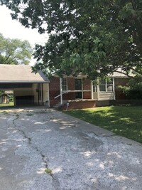 Building Photo - Charming 2 BED 1 BATH - NICE UPDATED INTER...