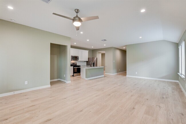 Building Photo - 1635 Westway Dr