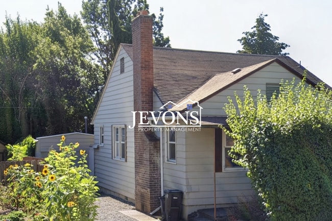 Building Photo - Coming soon! A charming and well-located single-family home in Yakima!