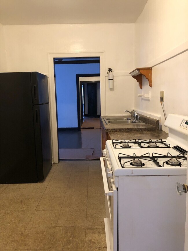 Building Photo - 6841 S Prairie Ave