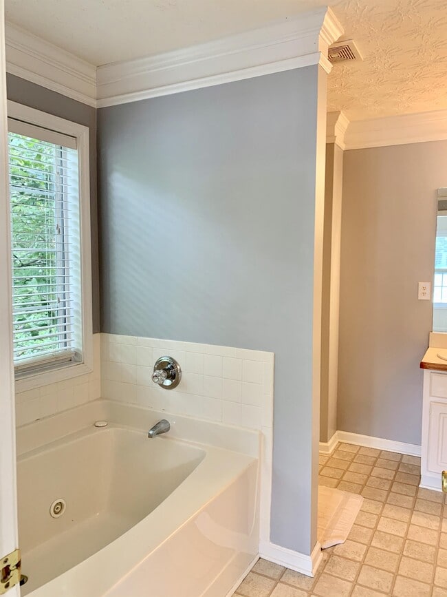 Building Photo - 4442 Keenly Valley Dr NE