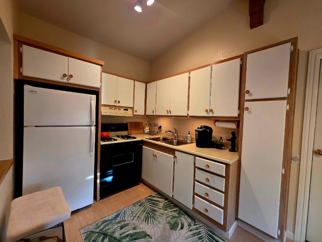 Building Photo - 3921 Pressley Rd