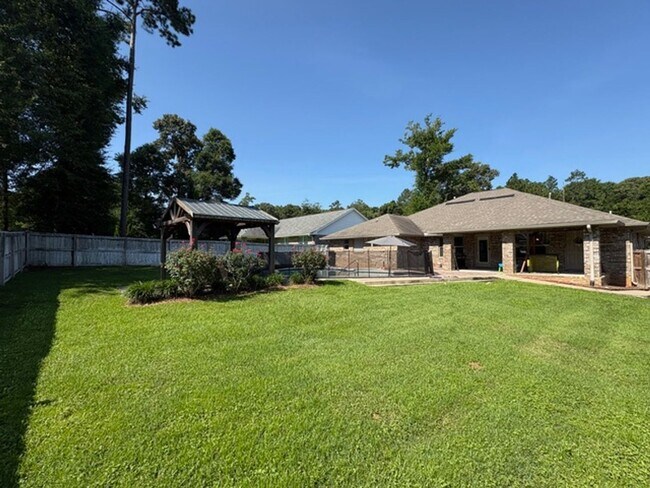 Building Photo - 6023 Trestle St