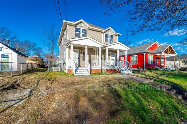 Building Photo - 2205 E 12th St