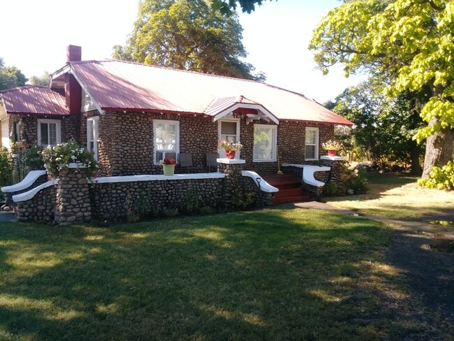 Building Photo - 4215 N Evergreen Rd
