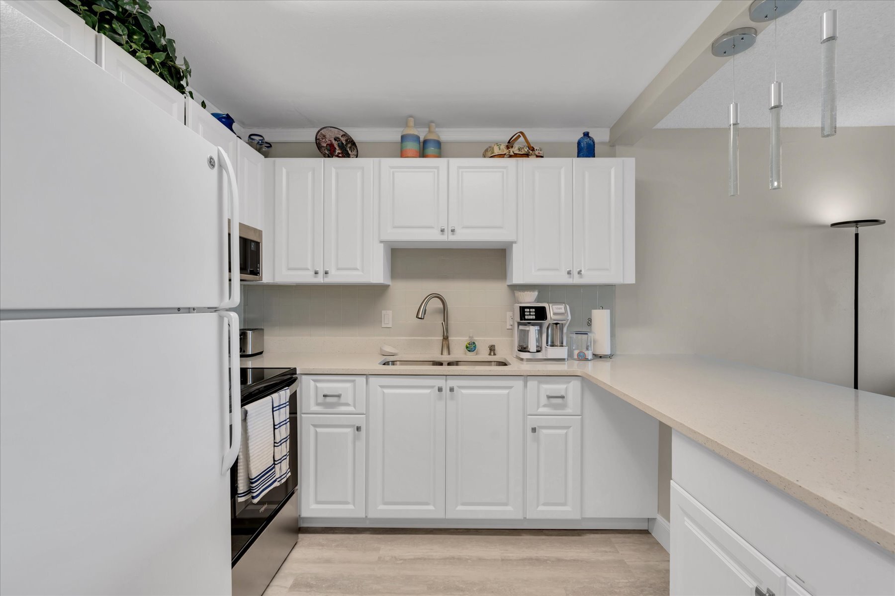 Building Photo - 4550 Cove Cir