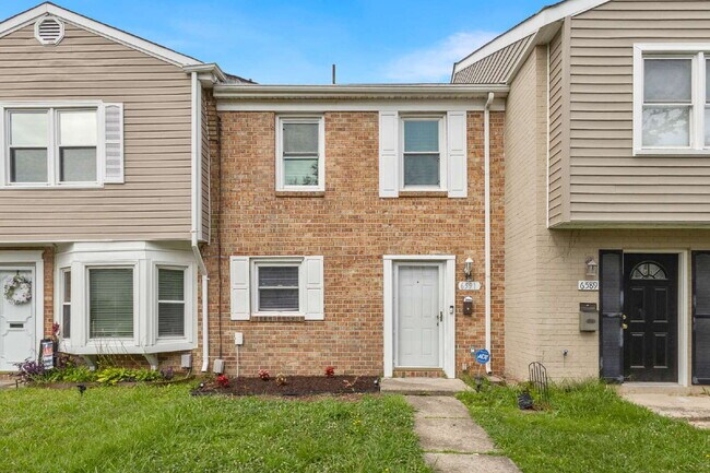 Building Photo - Renovated townhouse