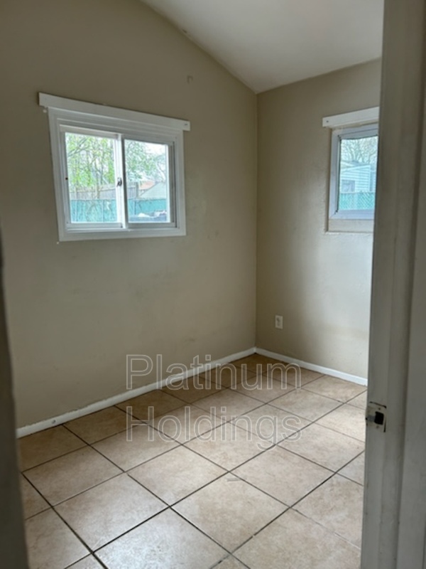 Building Photo - 1059 Neville Ave