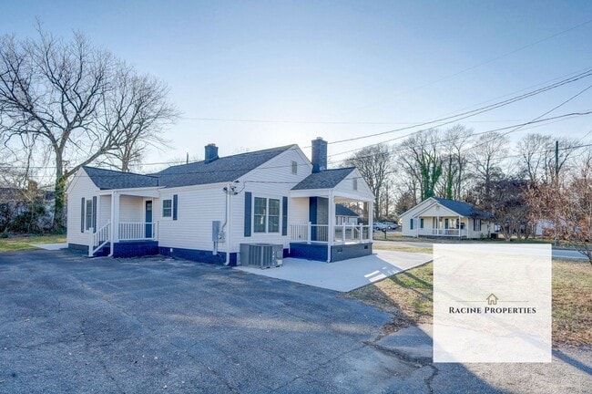 Building Photo - Charming Three Bedroom in Greer, SC