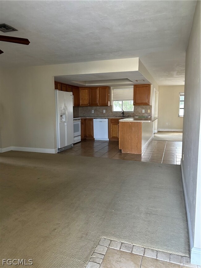 Building Photo - 2128 SE 4th St