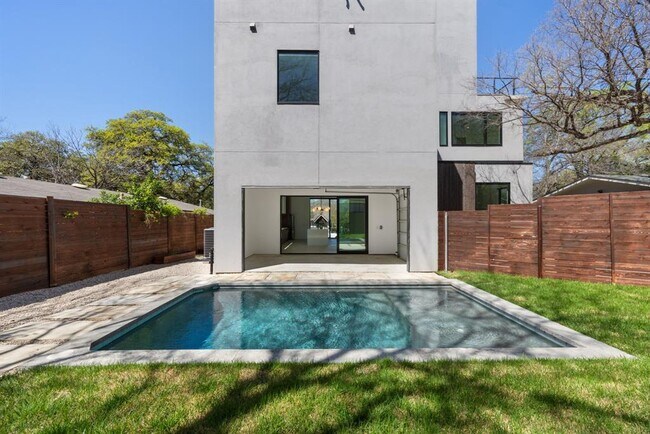 Building Photo - 2411 Winsted Ln