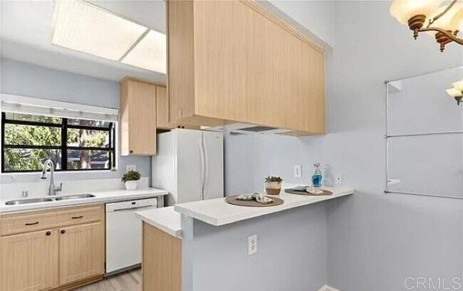 Building Photo - 90 Lakepines