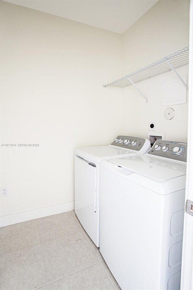 Building Photo - 8167 NW 41st St