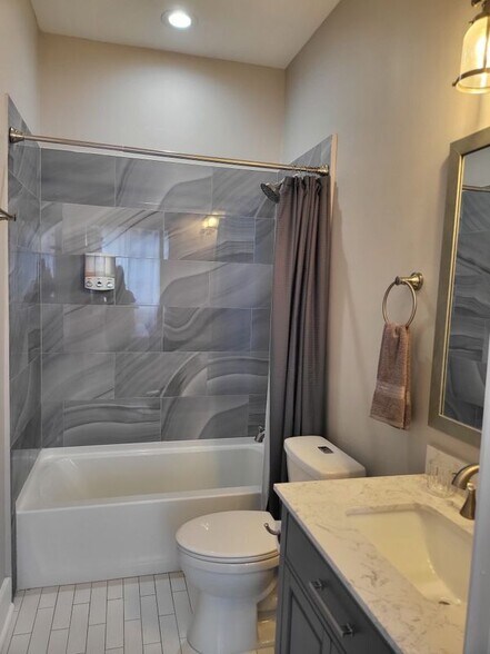 Building Photo - 434 S Cortez St