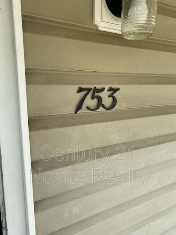 Building Photo - 753 South St