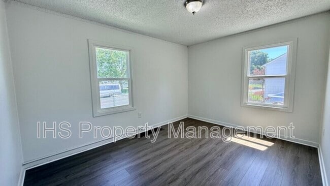 Building Photo - 1209 Stevens Dr