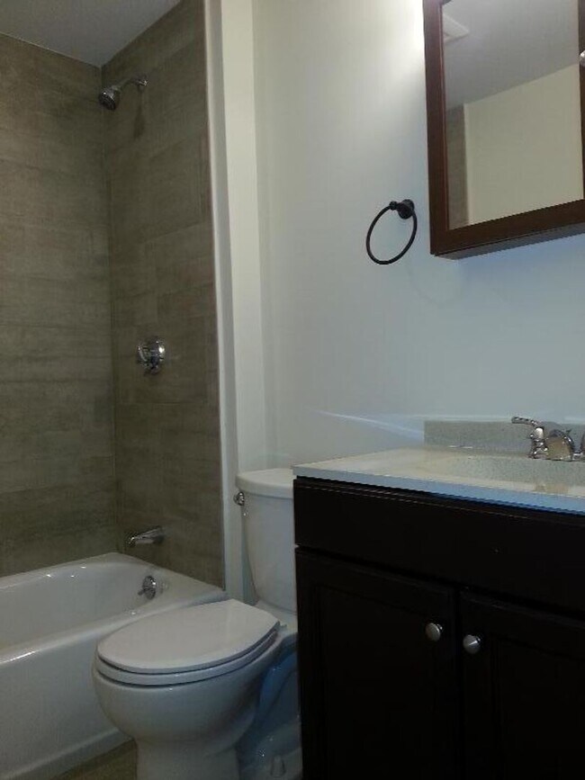 Building Photo - HUge 3 bed in Allston