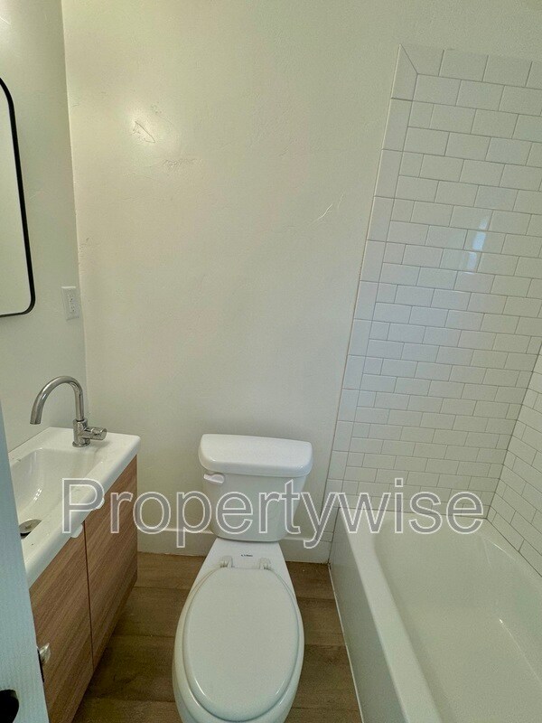 Building Photo - 420 20th St