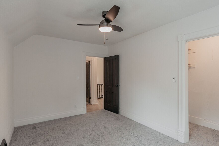 Building Photo - 245 S 28th St