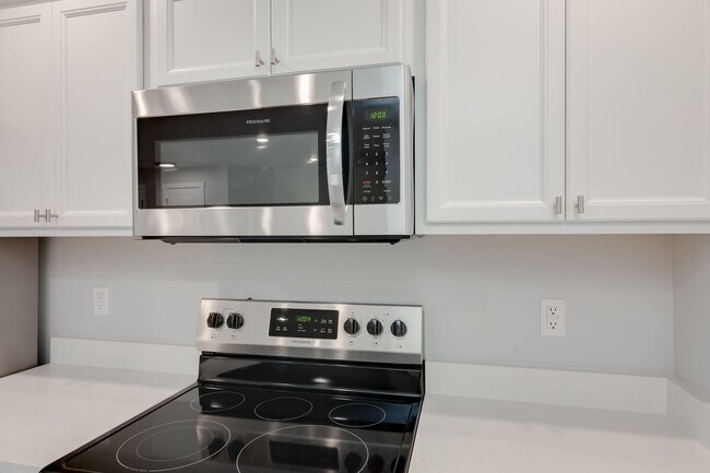 Building Photo - Incredible Townhomes. You’re New Home is Waiting.