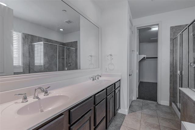 Building Photo - 602 Arbol