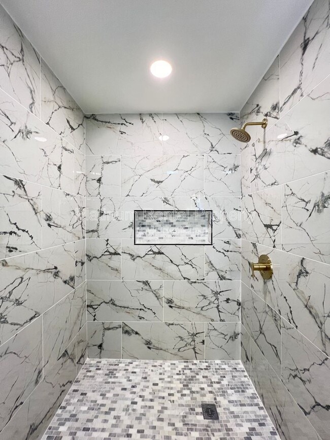Building Photo - 1331 Buttercup Ct