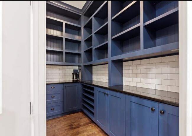Building Photo - 103 S Alder Ln