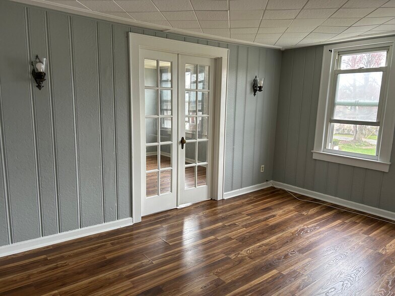 Building Photo - 16 Willow Ave