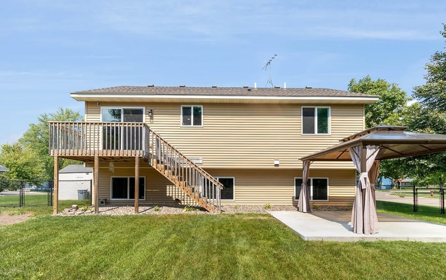 Building Photo - Check out this 4 BR 2 Bath single family h...