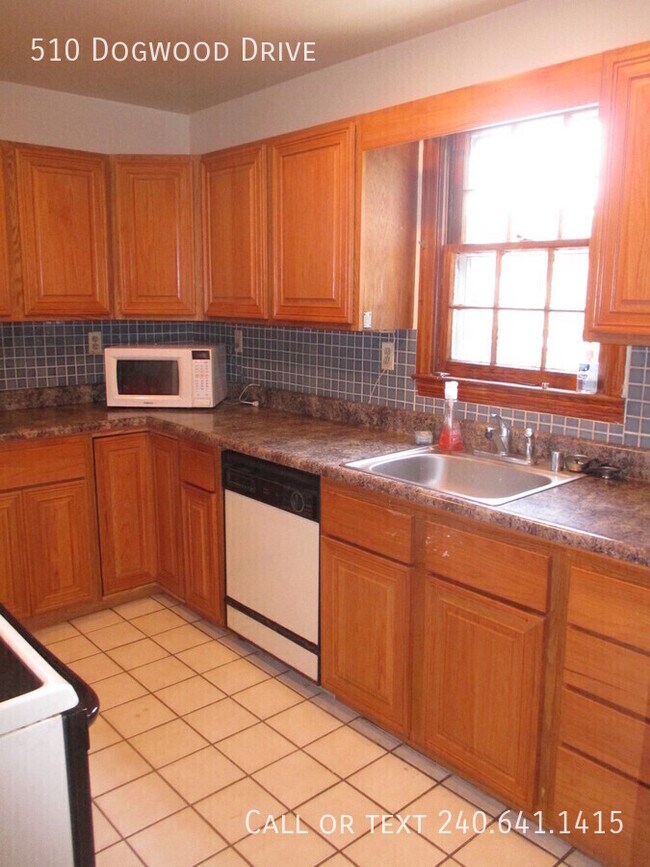 Building Photo - 510 Dogwood Dr