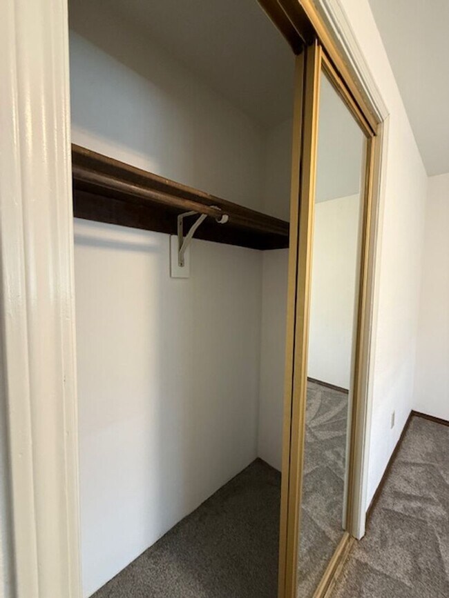 Building Photo - Spacious 3 Bedroom, 2 Bath home in Quality North Bend Neighborhood!