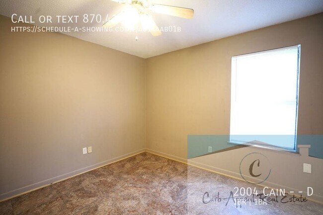 Building Photo - Move in special $500!! Recently renovated ...