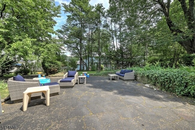 Building Photo - 548 Hartford Ct