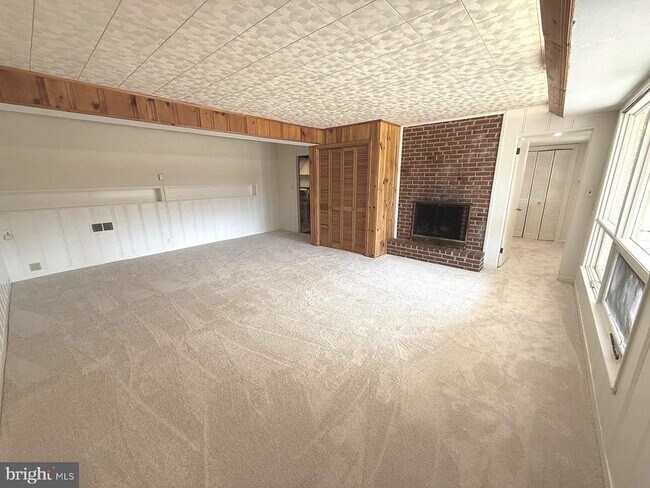 Building Photo - 6519 Byrnes Dr